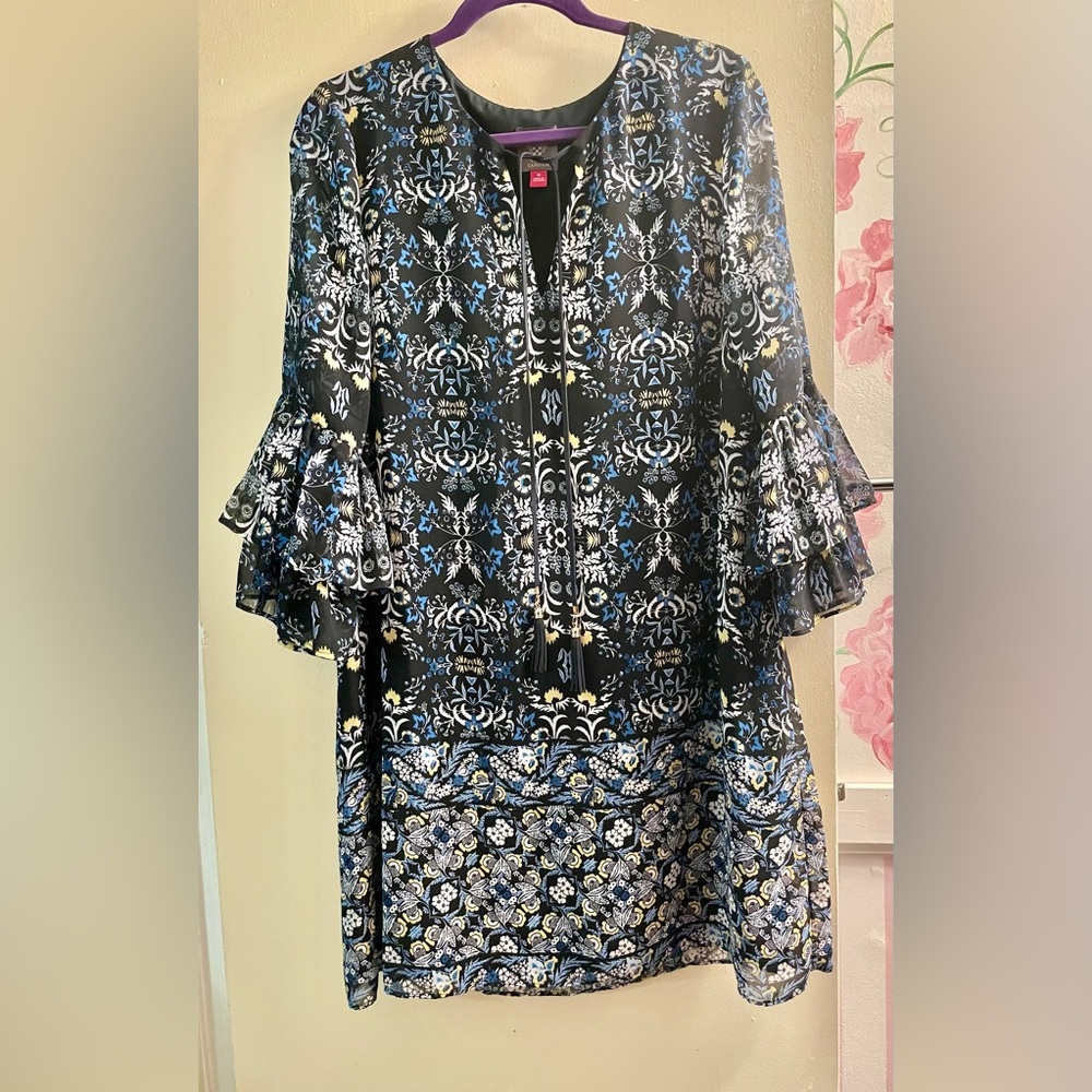 Vince Camuto Dress w/ Floral Design
SIZE 14      **LIKE NEW**